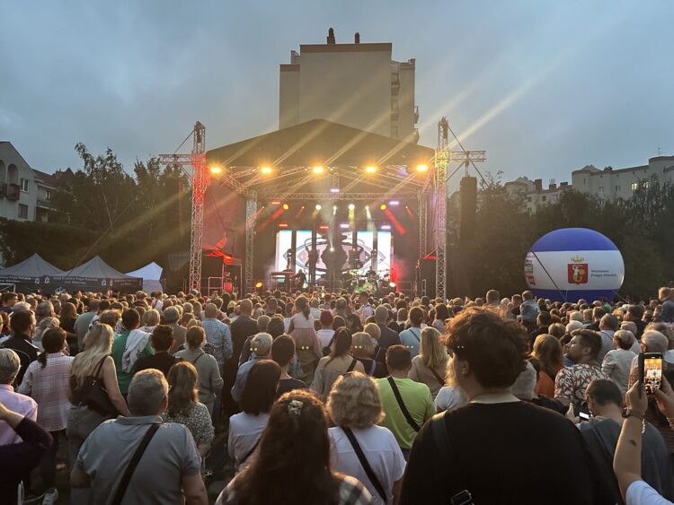 Koncert plenerowy Kombi